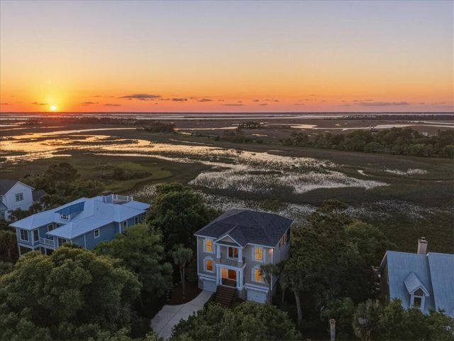 37 Seagrass Lane, Isle Of Palms, SC 29451