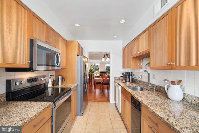 6 BENTRIDGE CT, Potomac, MD 20854