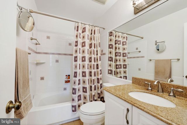 6 BENTRIDGE CT, Potomac, MD 20854