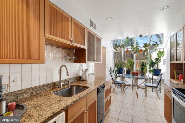 6 BENTRIDGE CT, Potomac, MD 20854