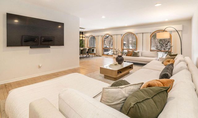 2620 W Garden Park DRIVE, Glendale, WI 53209