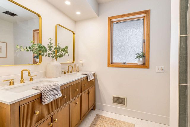 2620 W Garden Park DRIVE, Glendale, WI 53209