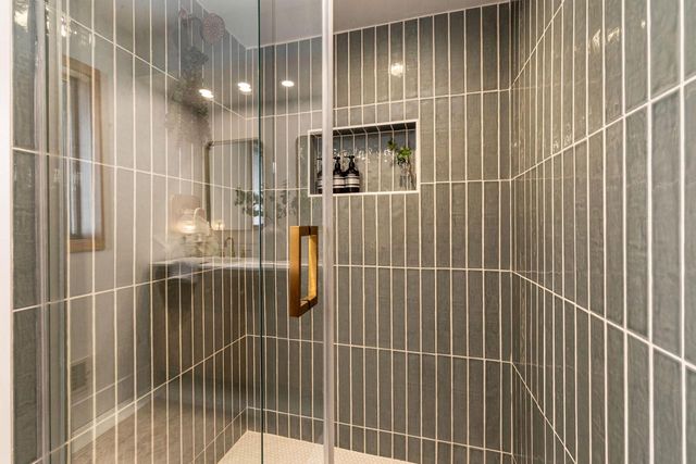 2620 W Garden Park DRIVE, Glendale, WI 53209