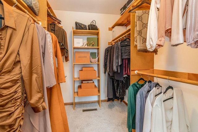 2620 W Garden Park DRIVE, Glendale, WI 53209