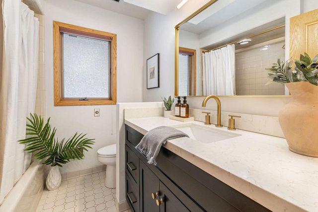 2620 W Garden Park DRIVE, Glendale, WI 53209