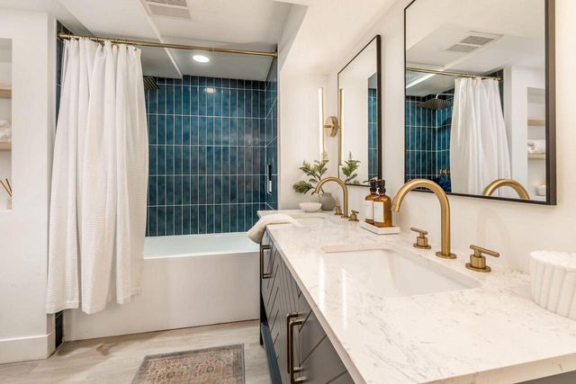 2620 W Garden Park DRIVE, Glendale, WI 53209