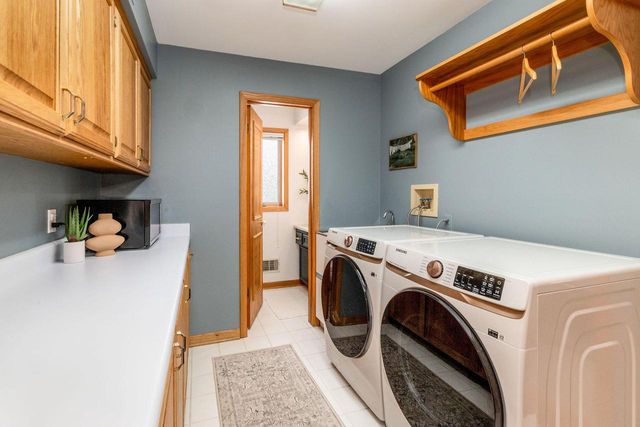 2620 W Garden Park DRIVE, Glendale, WI 53209