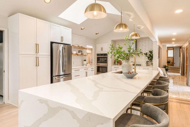 2620 W Garden Park DRIVE, Glendale, WI 53209