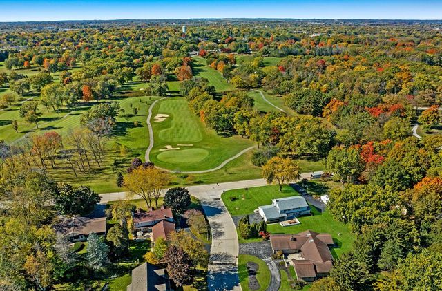 2620 W Garden Park DRIVE, Glendale, WI 53209