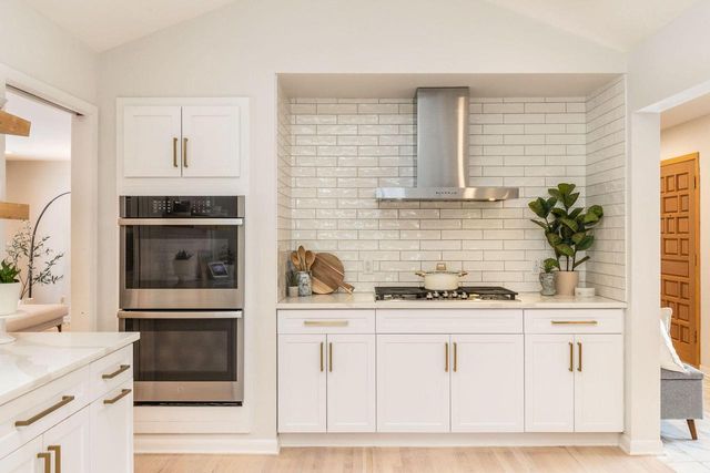 2620 W Garden Park DRIVE, Glendale, WI 53209