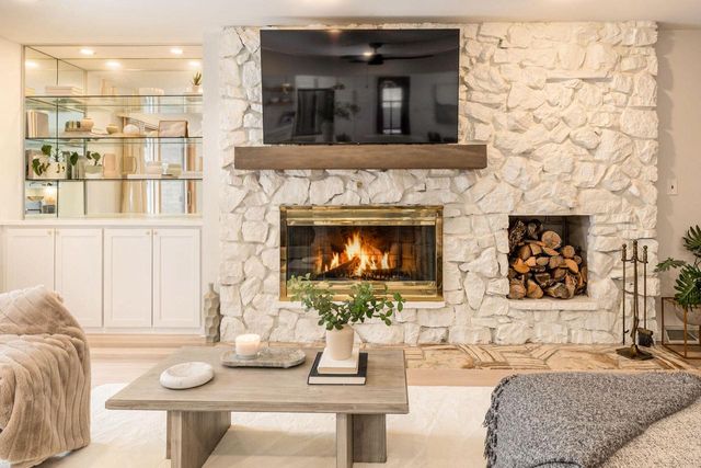 2620 W Garden Park DRIVE, Glendale, WI 53209