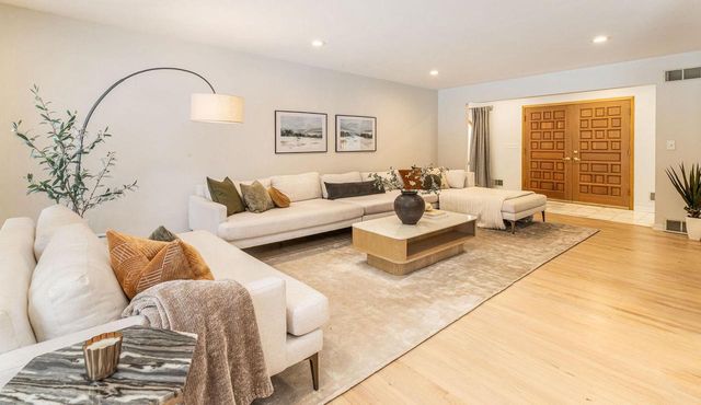 2620 W Garden Park DRIVE, Glendale, WI 53209