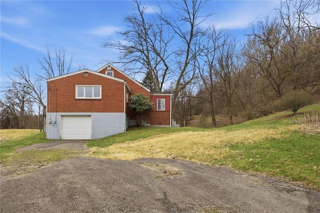 105 Pine St, Trafford, PA 15085