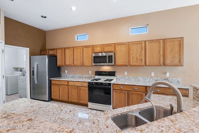 336 W Sunrise Vista Drive, Green Valley, AZ 85614