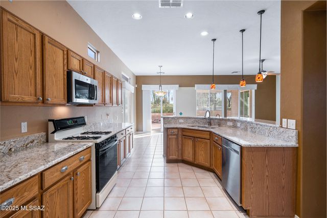 336 W Sunrise Vista Drive, Green Valley, AZ 85614