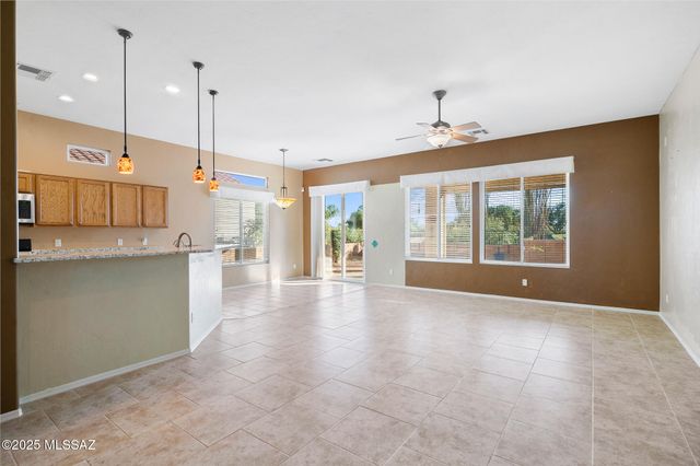 336 W Sunrise Vista Drive, Green Valley, AZ 85614