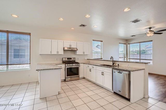 9213 N Desert Earth Place, Tucson, AZ 85743