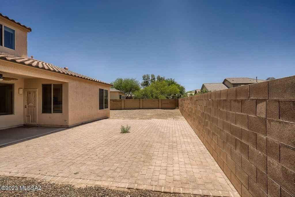 9213 N Desert Earth Place, Tucson, AZ 85743