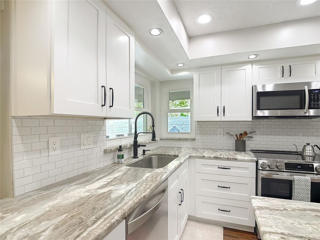 Image 20 of property listing at 12504 TWIN BRANCH ACRES ROAD, Tampa, FL 33626