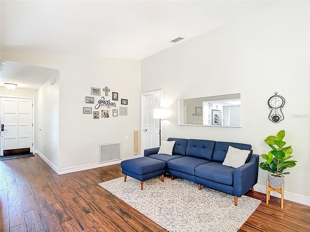 Image 26 of property listing at 12504 TWIN BRANCH ACRES ROAD, Tampa, FL 33626