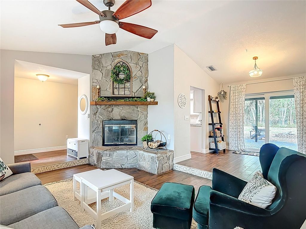 Image 4 of property listing at 12504 TWIN BRANCH ACRES ROAD, Tampa, FL 33626