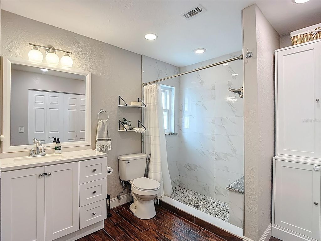 Image 33 of property listing at 12504 TWIN BRANCH ACRES ROAD, Tampa, FL 33626