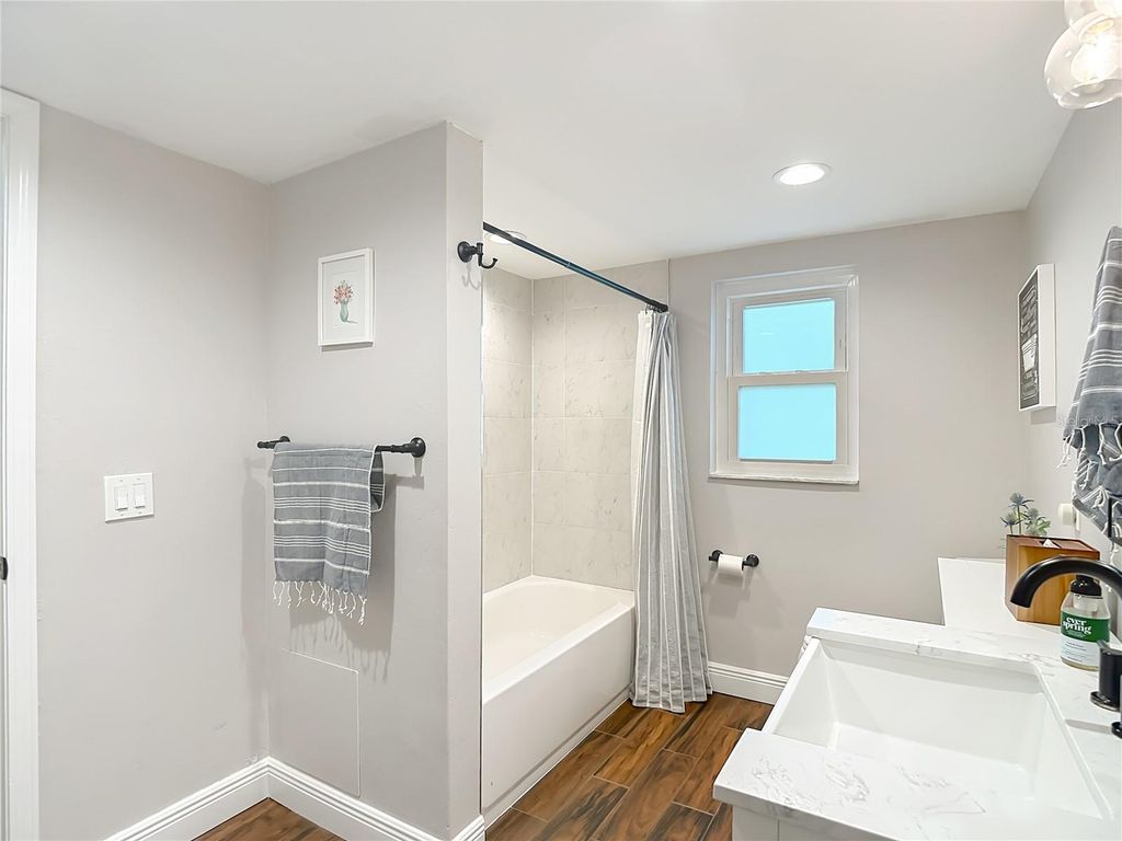 Image 39 of property listing at 12504 TWIN BRANCH ACRES ROAD, Tampa, FL 33626