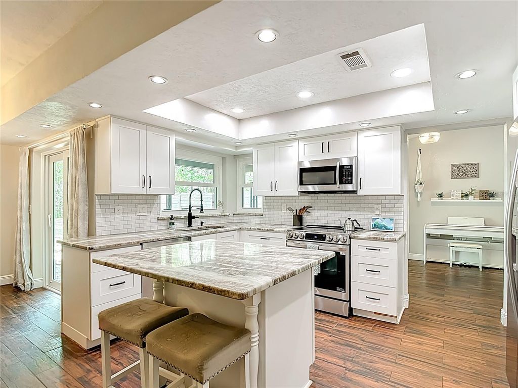 Image 5 of property listing at 12504 TWIN BRANCH ACRES ROAD, Tampa, FL 33626