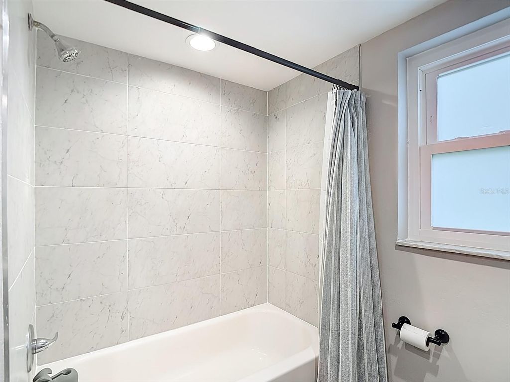 Image 41 of property listing at 12504 TWIN BRANCH ACRES ROAD, Tampa, FL 33626