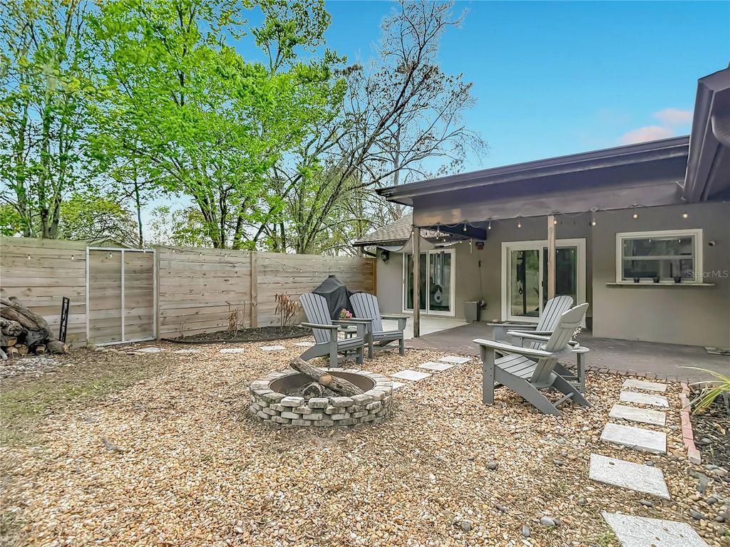 Image 54 of property listing at 12504 TWIN BRANCH ACRES ROAD, Tampa, FL 33626