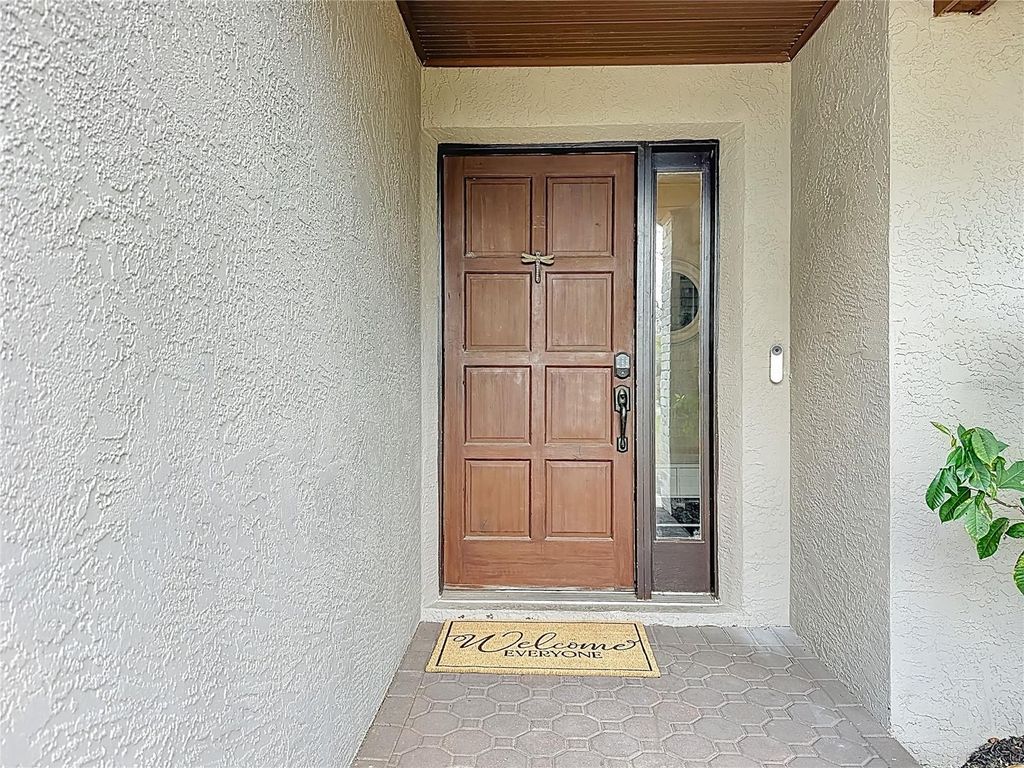 Image 7 of property listing at 12504 TWIN BRANCH ACRES ROAD, Tampa, FL 33626