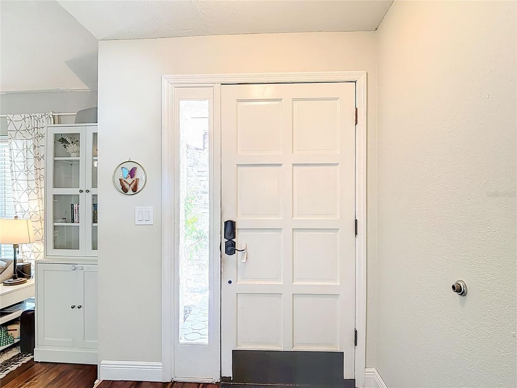 Image 8 of property listing at 12504 TWIN BRANCH ACRES ROAD, Tampa, FL 33626