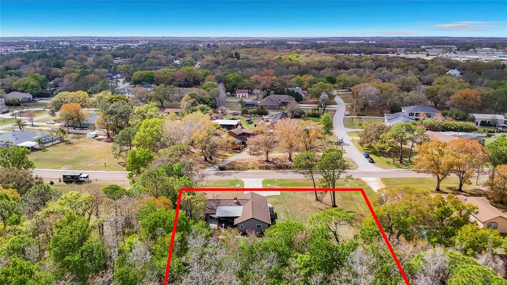 Image 71 of property listing at 12504 TWIN BRANCH ACRES ROAD, Tampa, FL 33626