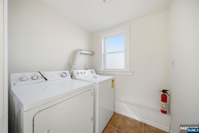 75 Lakeview Terrace, Oakland, NJ 07436