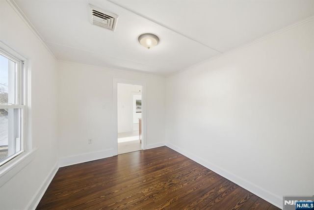 75 Lakeview Terrace, Oakland, NJ 07436