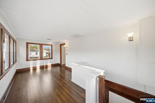 75 Lakeview Terrace, Oakland, NJ 07436