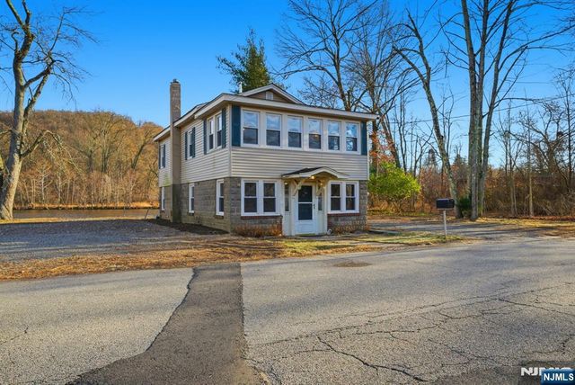 75 Lakeview Terrace, Oakland, NJ 07436