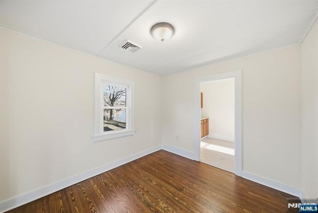 75 Lakeview Terrace, Oakland, NJ 07436