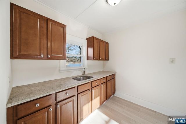 75 Lakeview Terrace, Oakland, NJ 07436