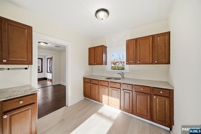 75 Lakeview Terrace, Oakland, NJ 07436