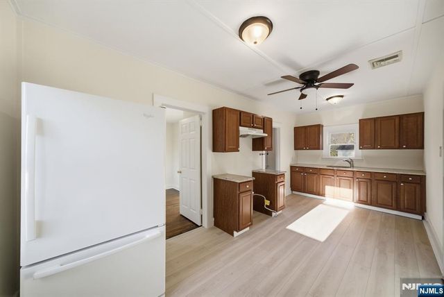 75 Lakeview Terrace, Oakland, NJ 07436