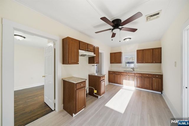 75 Lakeview Terrace, Oakland, NJ 07436