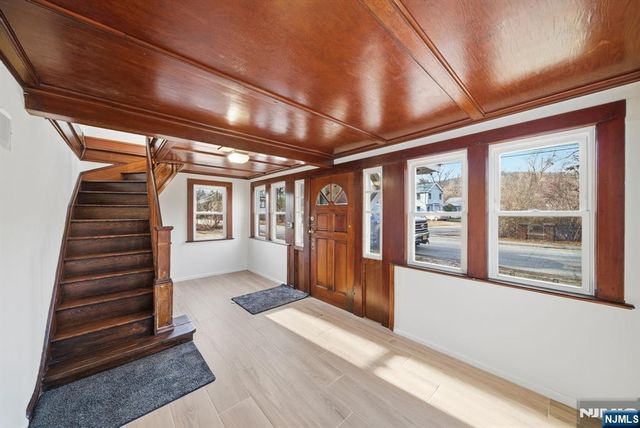 75 Lakeview Terrace, Oakland, NJ 07436