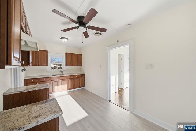 75 Lakeview Terrace, Oakland, NJ 07436