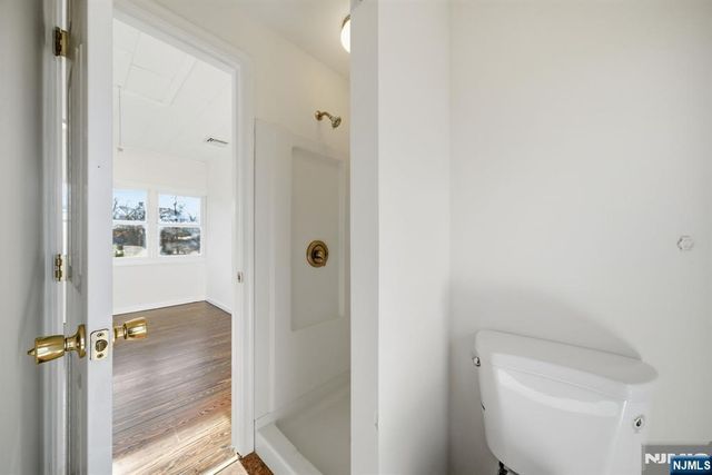 75 Lakeview Terrace, Oakland, NJ 07436