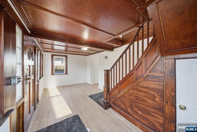 75 Lakeview Terrace, Oakland, NJ 07436