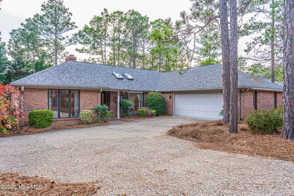 11 Greenville Lane, Pinehurst, NC 28374