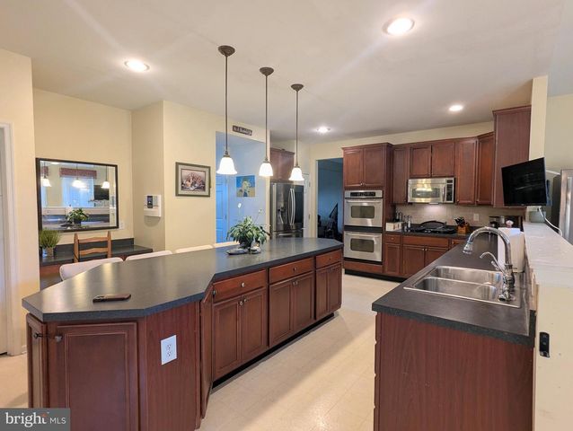 17 BEAVER DAM DR, Sicklerville, NJ 08081