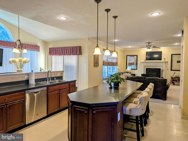 17 BEAVER DAM DR, Sicklerville, NJ 08081