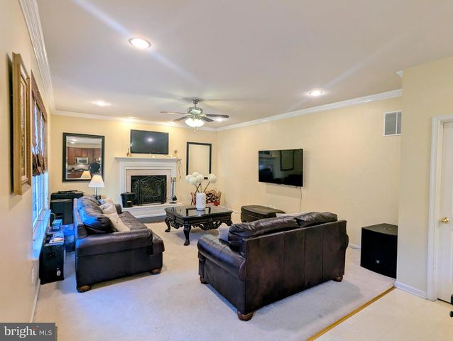17 BEAVER DAM DR, Sicklerville, NJ 08081